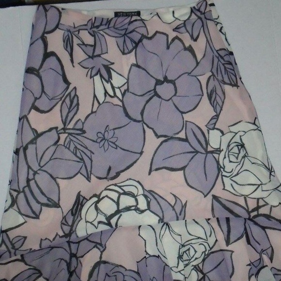 Sexy Fun Flirty Floral Print Flare Bottom Skirt - Picture 3 of 5